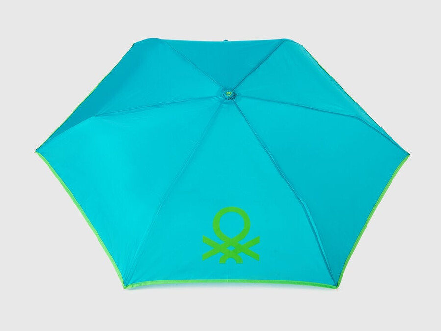 grüner regenschirm