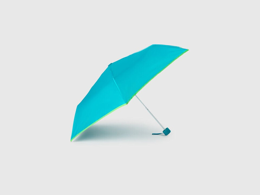 grüner regenschirm