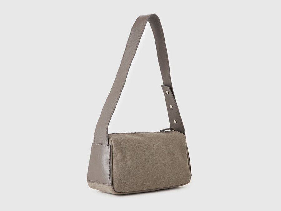 schultertasche in wildlederoptik