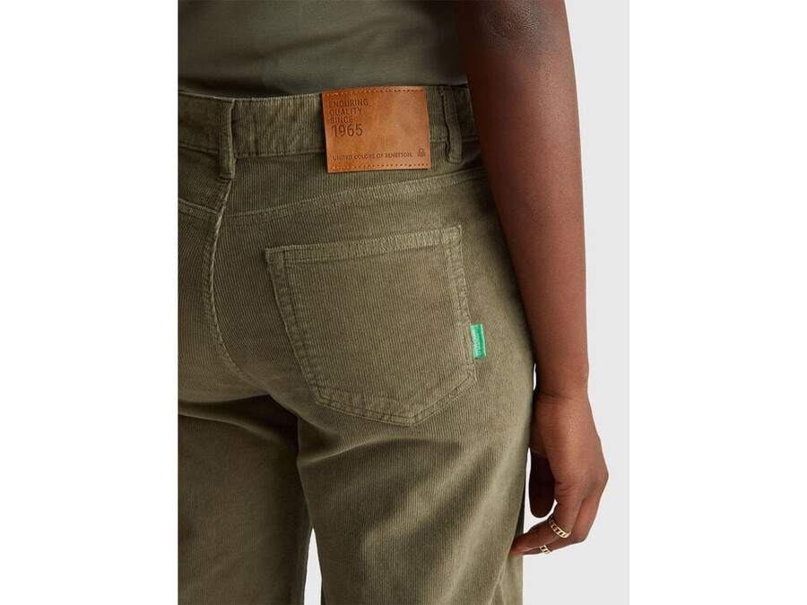 weit geschnittene samthose