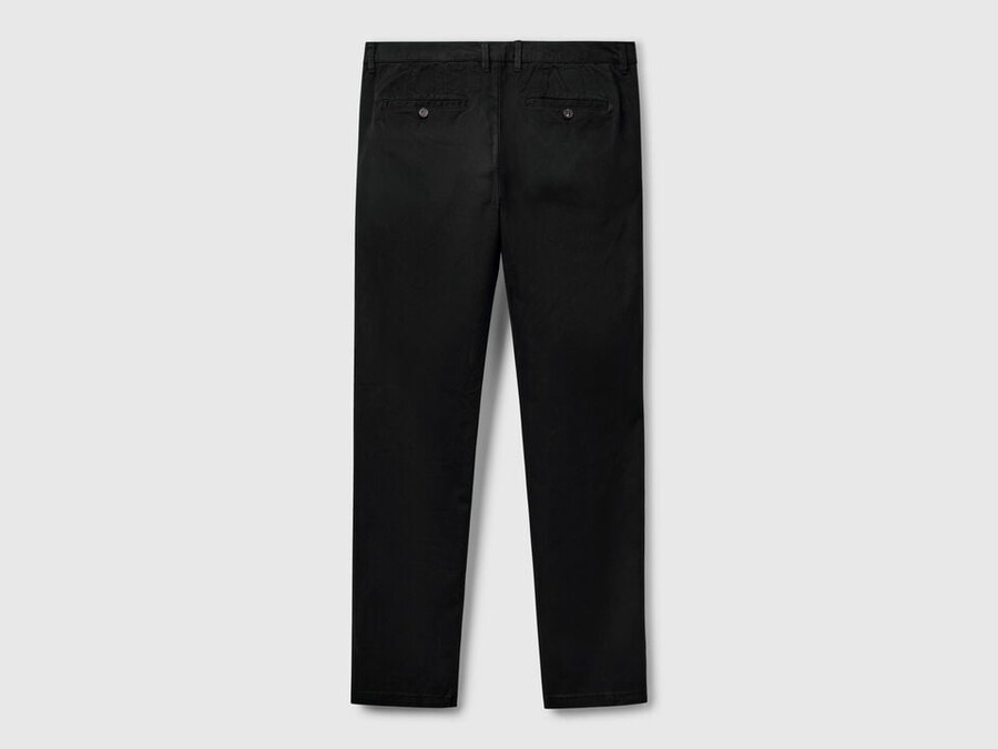 schwarze chino in schmaler passform