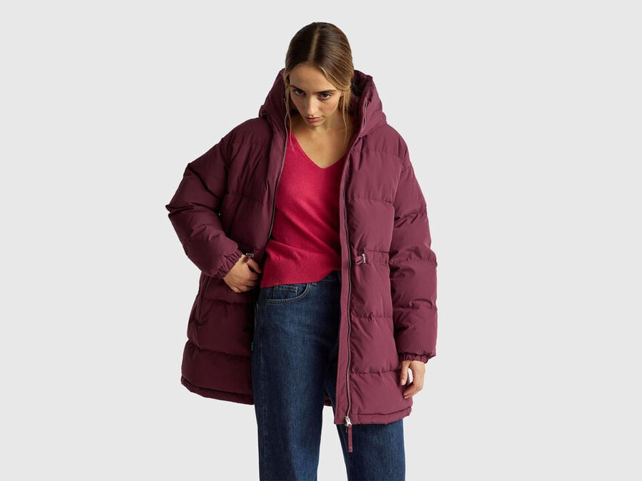 lange daunenjacke mit füllung aus recycelten federn