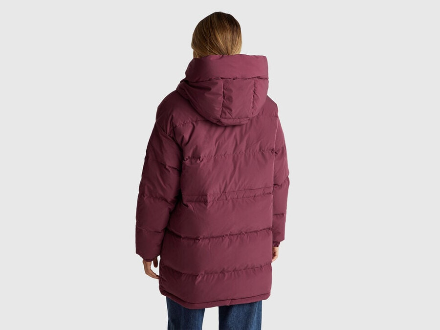 lange daunenjacke mit füllung aus recycelten federn