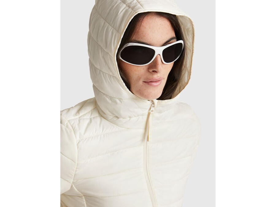 schmal geschnittene steppjacke