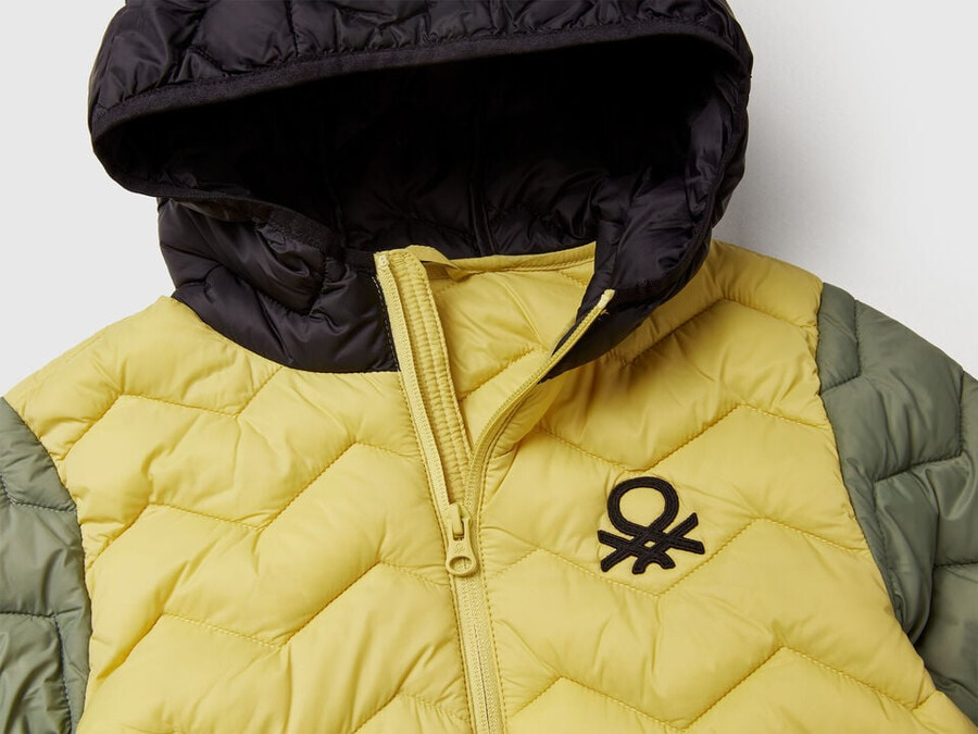 wattierte jacke mit kapuze