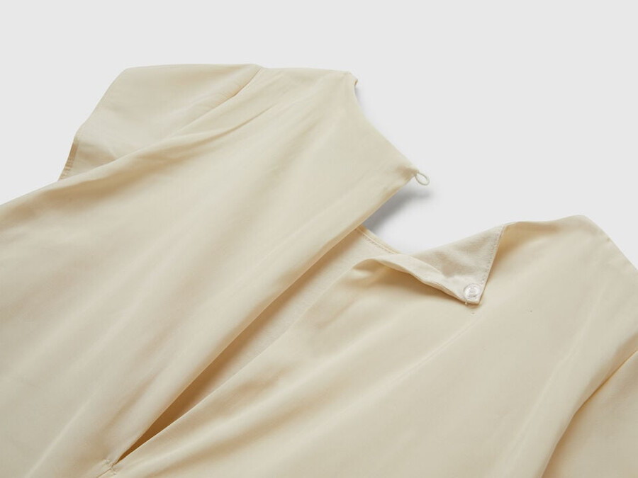 fließender jumpsuit mit kurzen Ärmeln